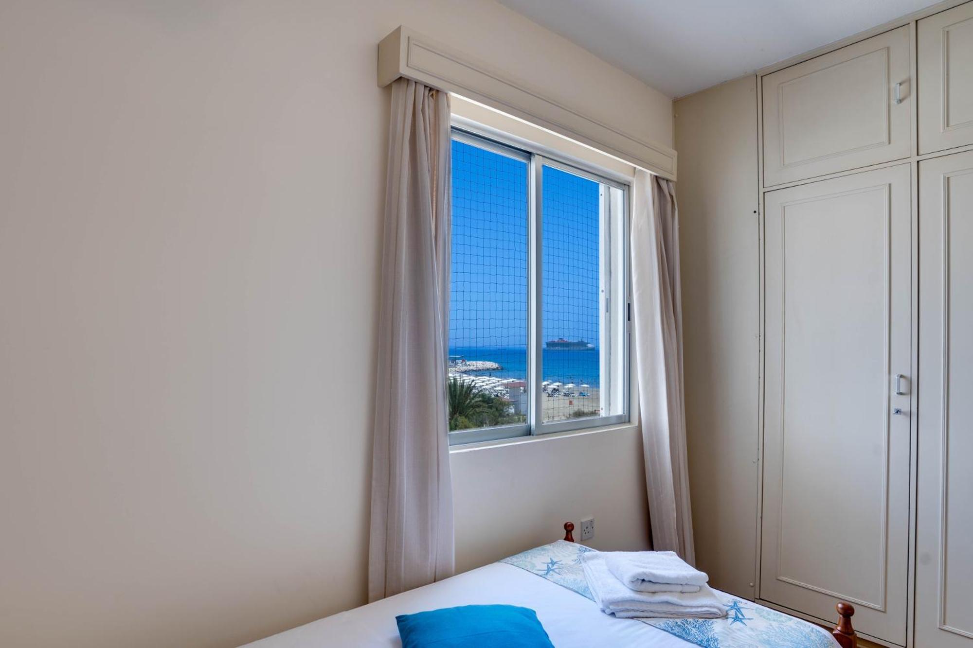 Makenzy Sandy Beachfront Paradise ラルナカ エクステリア 写真