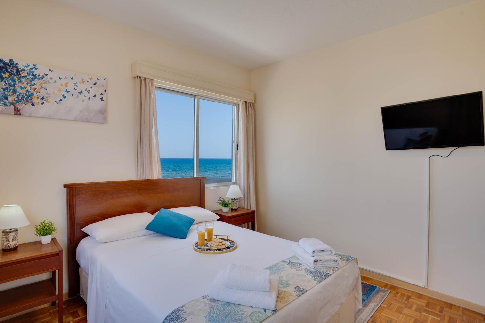 Makenzy Sandy Beachfront Paradise ラルナカ エクステリア 写真