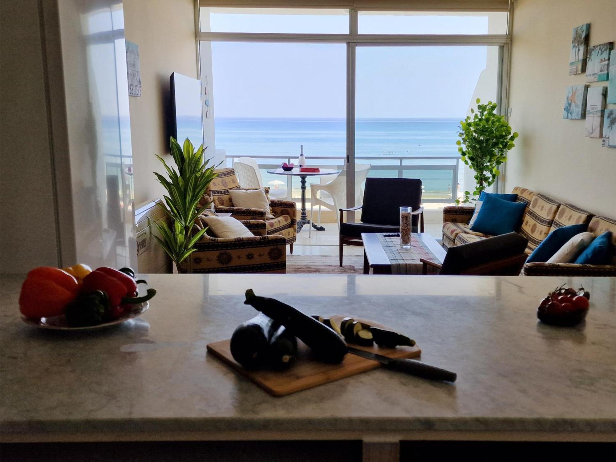 Makenzy Sandy Beachfront Paradise ラルナカ エクステリア 写真